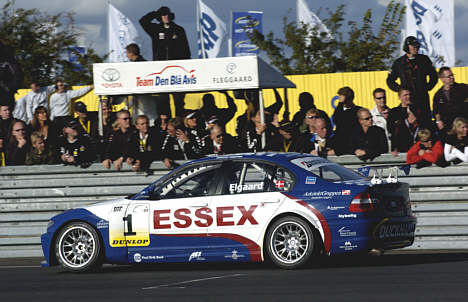 David - her Klaus Ellmies i Renault Sport Clio - skal kæmpe mod Goliath - her den dobbelte DTC-mester Casper Elgaard.
